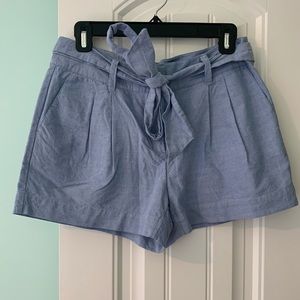 Vineyard Vines blue shorts with front tie